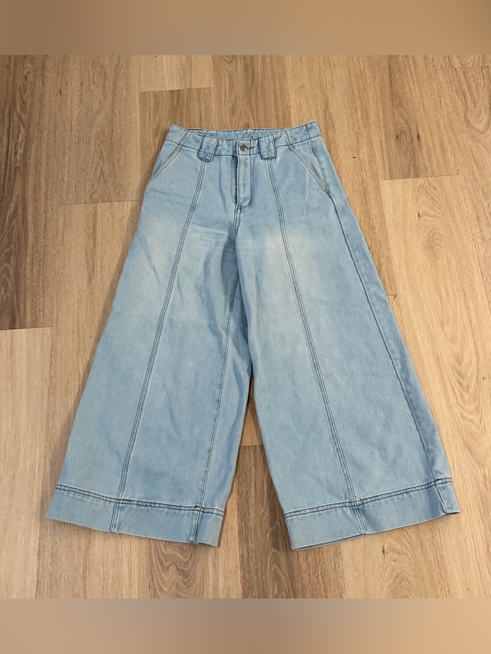 entro Women’s Light Blue Wash Wide-Leg  Jeans size Small